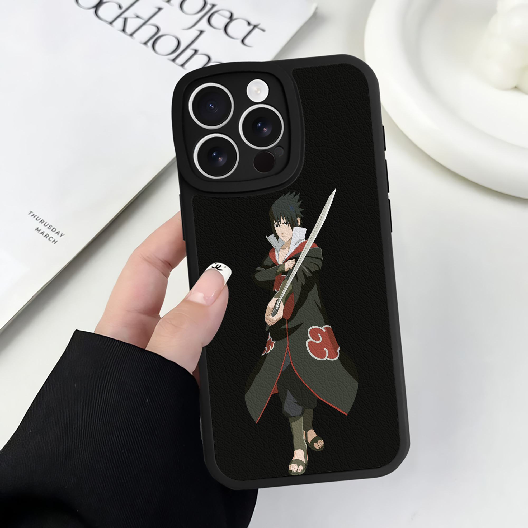 （画像用） NARUTO -ナルト- うちは サスケ Uchiha Sasuke 【iPhone 16シリーズ対応】シリコンスマホケース（レザー調） 材質：シリコン